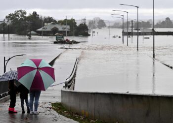 Australia pide evacuación de miles de personas por inundaciones