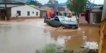 Al menos 300 personas evacuadas por lluvias en Honduras