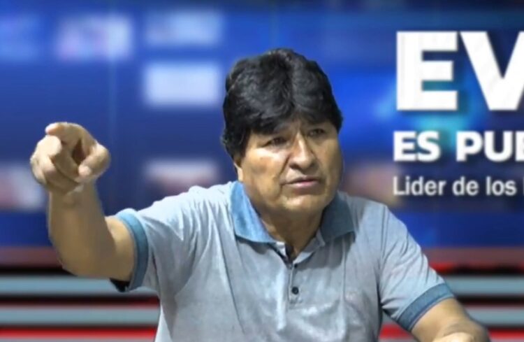 Evo Morales en su programa de radio Kawsachun Coca. Foto: RKC
