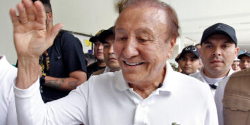 El excandidato presidencial Rodolfo Hernández abandona su escaño en el Senado de Colombia