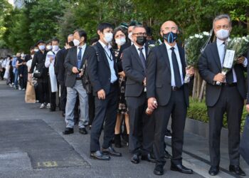 Japón despide a asesinado exlíder Abe con polémico funeral
