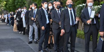 Japón despide a asesinado exlíder Abe con polémico funeral