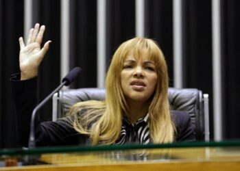 La exdiputada federal brasileña Flordelis dos Santos fue condenada este domingo a 50 años de prisión por el asesinato de su esposo en 2019. Foto: AFP.