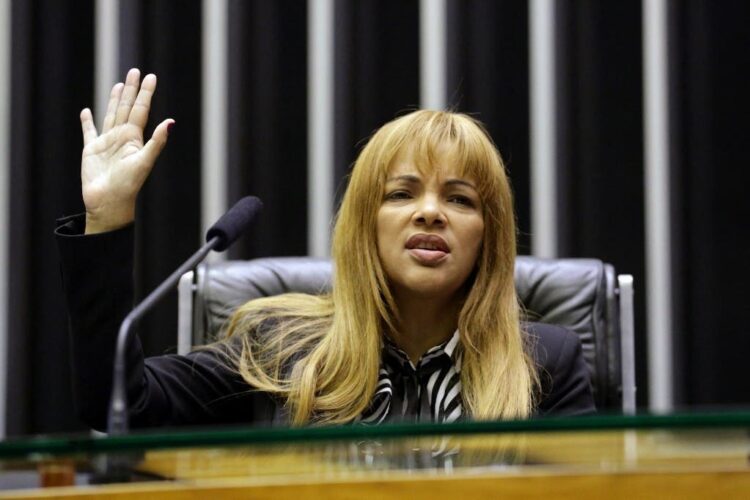 La exdiputada federal brasileña Flordelis dos Santos fue condenada este domingo a 50 años de prisión por el asesinato de su esposo en 2019. Foto: AFP.