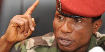 Ordenan mantener en prisión al exjefe militar Camara mientras continúa el juicio por la matanza de 2009