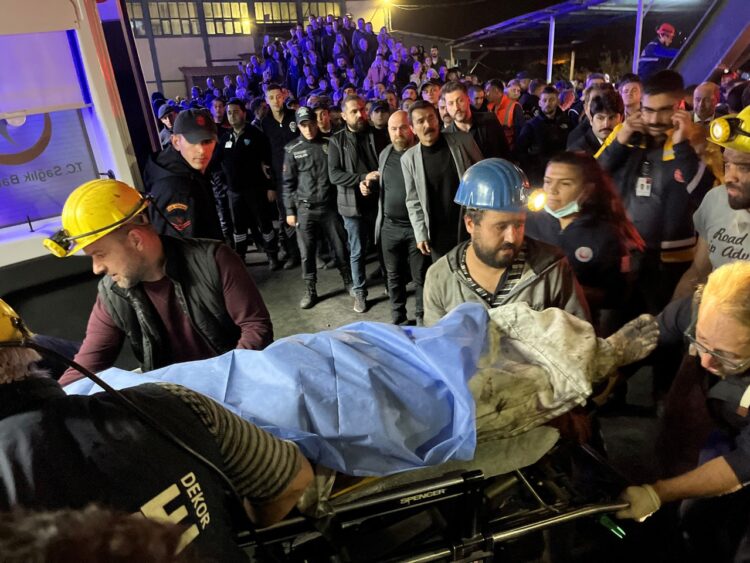 Al menos dos muertos y 20 heridos en la explosión de una mina de carbón en el norte de Turquía