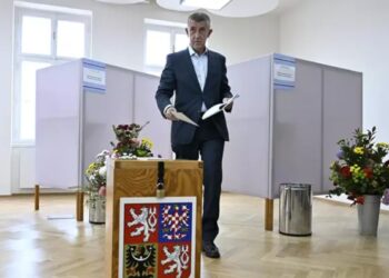 El exprimer ministro de República Checa anuncia que se presentará a las próximas elecciones de enero