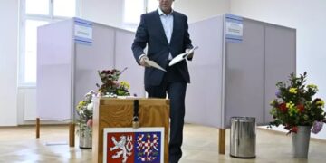 El exprimer ministro de República Checa anuncia que se presentará a las próximas elecciones de enero
