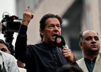Khan, acusó a su sucesor, Shehbaz Sharif, de complicidad con el intento de asesinato en el que resultó herido.