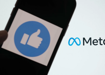 La nueva herramienta de Facebook permite a los administradores de grupos relegar automáticamente a cuarentena las nuevas publicaciones etiquetadas con información falsa. Foto: AFP.