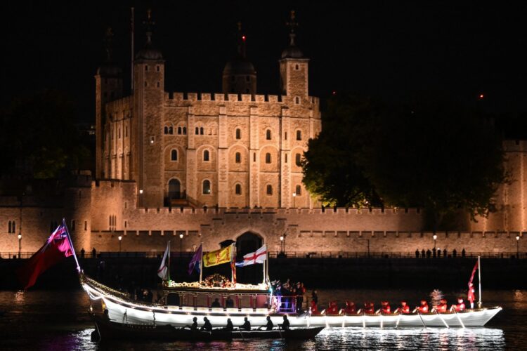 La Familia Real británica vuelve a la normalidad en sus tareas oficiales tras poner fin al luto por la reina