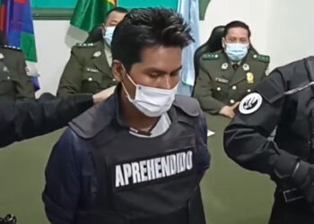 La Policía presenta al mecánico que mató con un palo de picota a su pareja