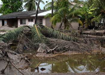 Una vivienda en El Progreso, Honduras, es afectada por la tormenta tropical Julia, que hace un mes azotó Centroamérica. Foto: AFP.