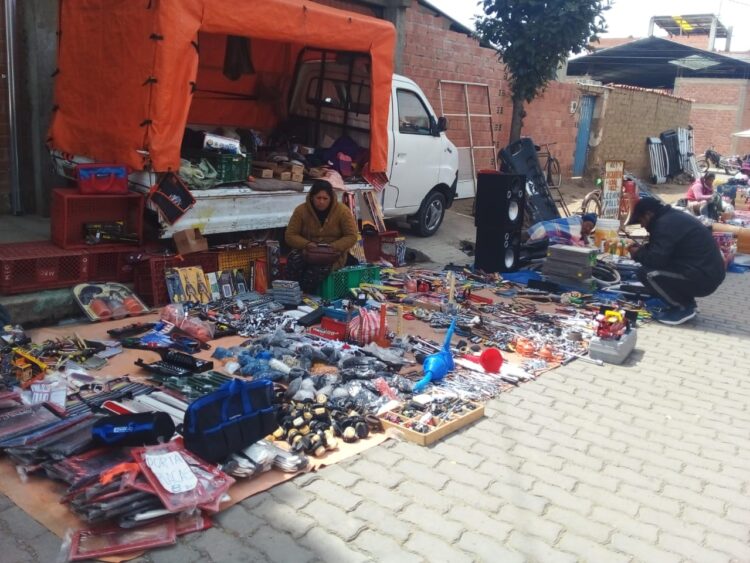 En el Sajra Q’atu, o feria del diablo, se ofrecen productos a bajos precios
