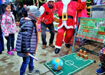El Alto reactiva su economía con 35 ferias navideñas