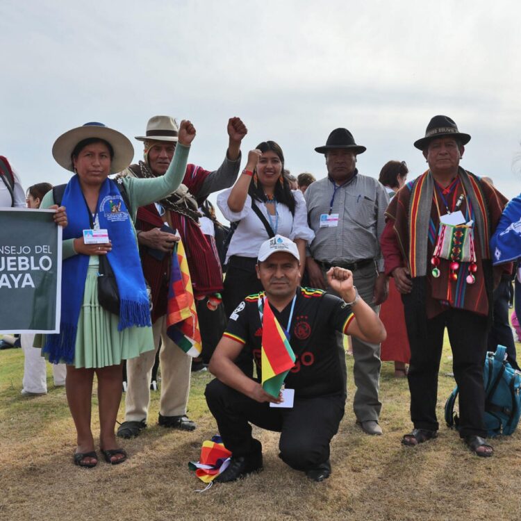 Unos activistas climáticos protestan durante la cumbre COP27 pidiendo la creación de un fondo un fondo de pérdidas y daños por el cambio climático. Foto: AFP.
