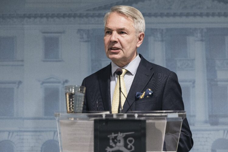 Finlandia rechaza los resultados de lo referéndums rusos en el este de Ucrania
