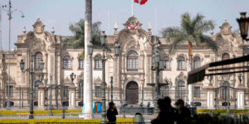 La Fiscalía de Perú entra el palacio presidencial para incautarse grabaciones de las cámaras de seguridad