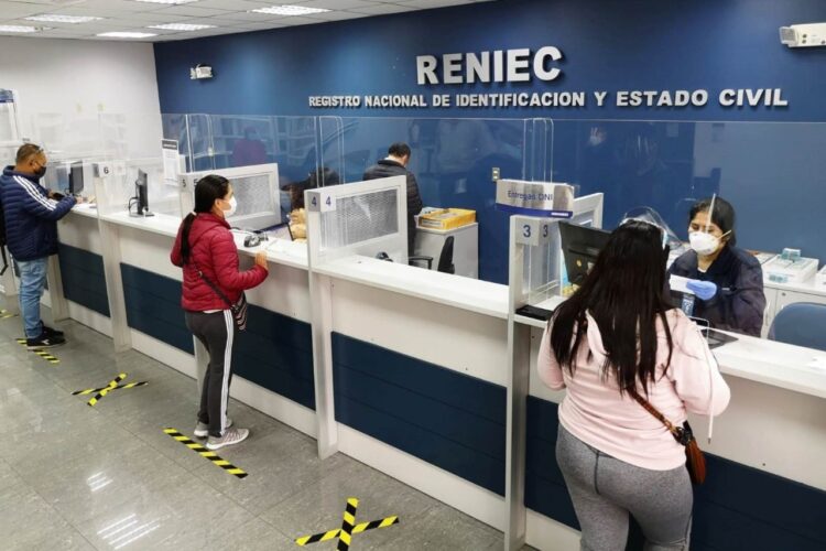 La Fiscalía de Perú investiga al Ministerio de Salud tras la aparición de numerosas actas de defunciones falsas