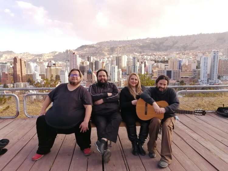 El cuarteto Mentes Ociosas, en el mirador Laikakota. Foto: Miguel Vargas.