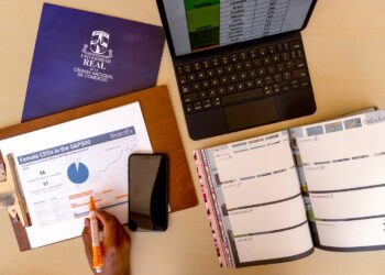 En la UREAL te otorgamos tu primer empleo sin descuidar tus estudios