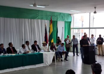 Cumbre de instituciones cruceñas da plazo de cinco días al gobierno nacional y anuncia paro cívico