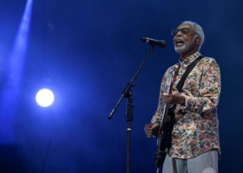 El cantante y compositor brasileño Gilberto Gil, sobre el escenario del festival Rock in Rio el 5 de septiembre de 2022 en Río de Janeiro. Foto: AFP.