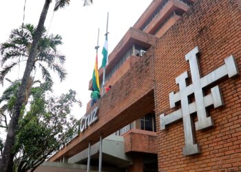 Denuncian venta de cargos en la gobernación cruceña