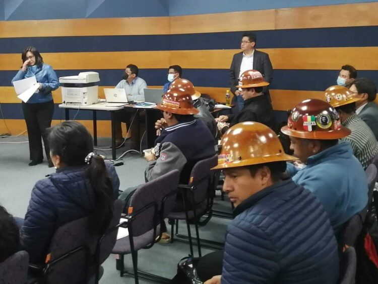 Gobierno y mineros de Huanuni instalan diálogo por tiempo y materia