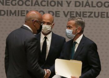 El gobierno y oposición venezolano liberarán la suma de 3.000 millones de dólares, bloqueados por sanciones. Foto: AFP.