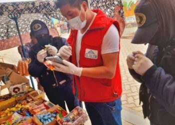 La Alcaldía realiza el control en las golosinas. Foto: GAMEA