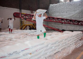 Gobierno reestablece las exportaciones de azúcar y carne