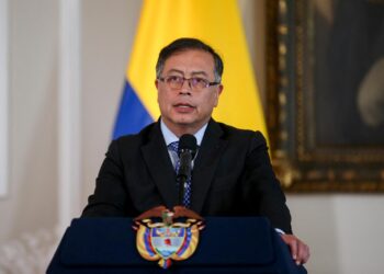 Gustavo Petro responde al ultraderechista Santiago Abascal