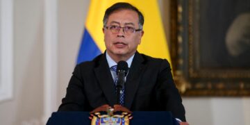 Gustavo Petro responde al ultraderechista Santiago Abascal