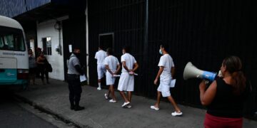‘Guerra’ contra las pandillas en El Salvador deja 55.000 detenidos desde marzo