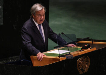 Afganistán: Guterres pide a los talibán que permita a las niñas cursar educación secundaria
