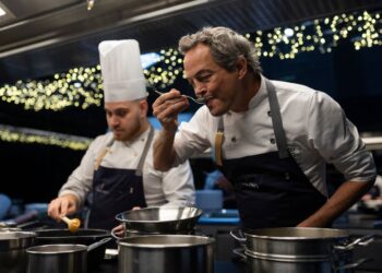 Uno de los hermanos Torres, en la cocina de su famoso restaurante. Foto: AFP