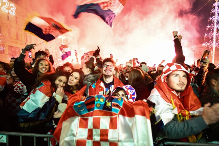 Croacia celebra su tercer puesto en las calles y el cielo de Zagreb
