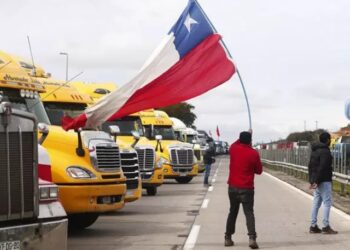 19 personas detenidas en el marco de la huelga de transportistas en Chile.