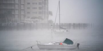 Casi dos millones de personas se quedan sin electricidad en Florida a causa del huracán ‘Ian’