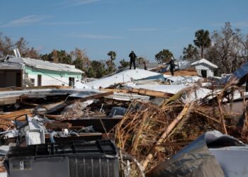 Biden apela a la unidad en Florida tras el paso del huracán Ian