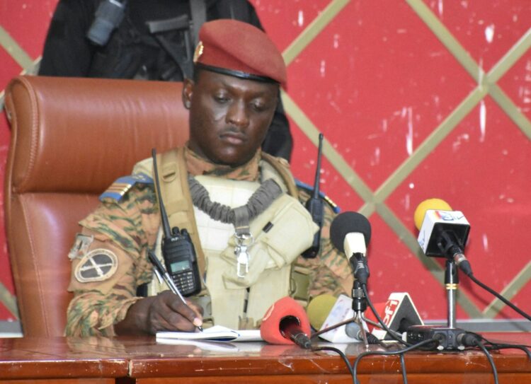 Capitán Ibrahim Traoré oficialmente nombrado presidente de Burkina Faso