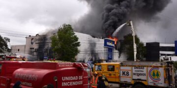 Oposición paraguaya reclama investigación imparcial de incendio en el Tribunal Electoral
