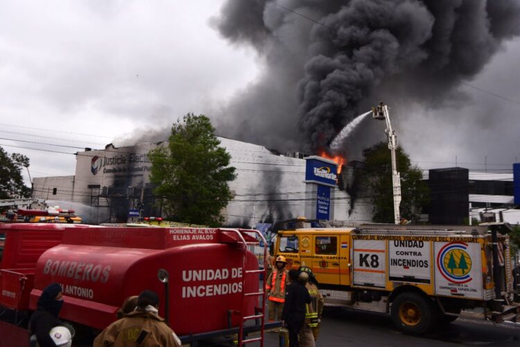 Oposición paraguaya reclama investigación imparcial de incendio en el Tribunal Electoral