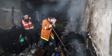 21 personas han muerto y varias más han resultado heridas tras un incendio en un edificio residencial.