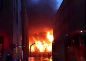 36 personas han muerto, dos han resultado heridas y otras dos están desaparecidas después de que se iniciara un incendio en una fábrica.