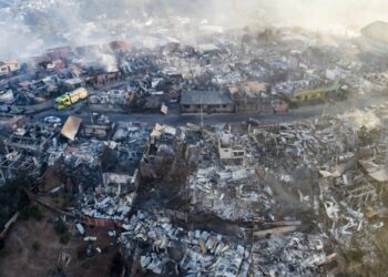 Una vista aérea de una de las zonas afectadas por el incendio, en uno de los cerros de Viña del Mar, en Chile, el 23 de diciembre de 2022. Foto: AFP.