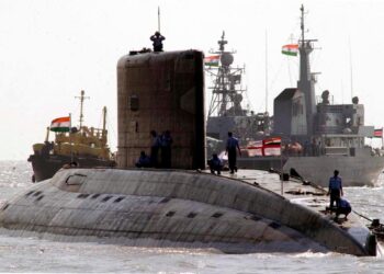 India dispara con éxito un misil balístico desde un submarino