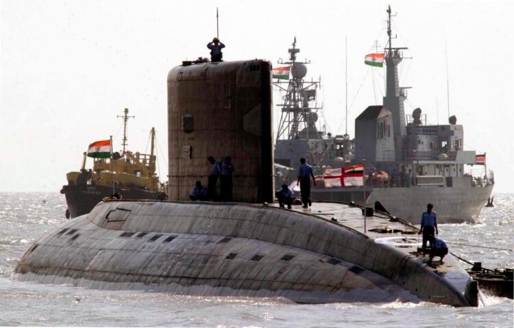 India dispara con éxito un misil balístico desde un submarino