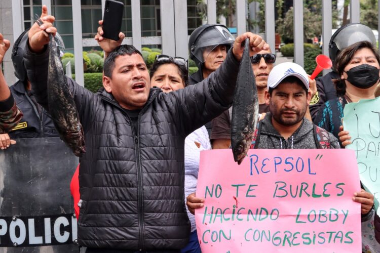 Los derrames de petróleo y la contaminación de algunos ríos en la Amazonía de Perú se han convertido en una "pandemia".